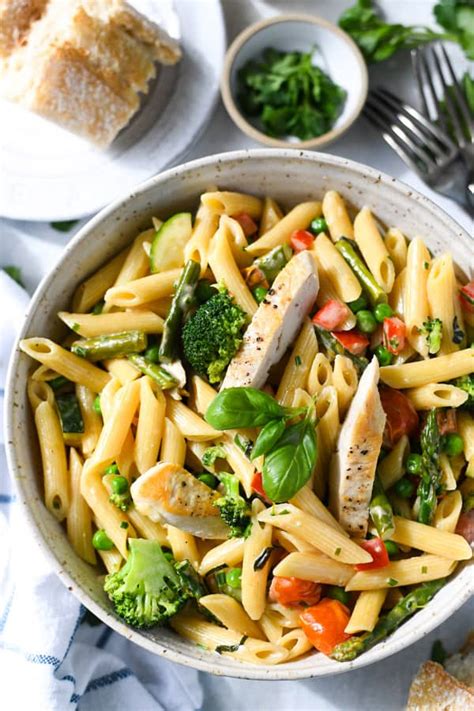 Lemon Herb Chicken with Pasta Primavera - calories, carbs, nutrition