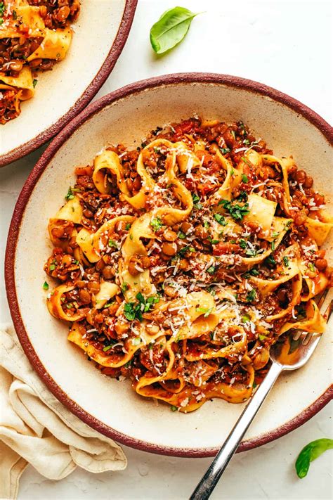 Lentil Bolognese over Whole Wheat Penne, Swiss Cheese, Haricot Verts (600VEG) - calories, carbs, nutrition