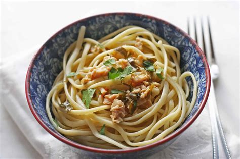 Linguine with Light Clam Sauce - calories, carbs, nutrition