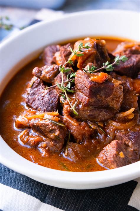 Locally Sourced Irish Beef, Braised in a Red Wine Sauce served with Creamed Potatoes - calories, carbs, nutrition