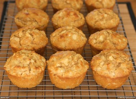 Low Fat Oatmeal Apple Muffin - calories, carbs, nutrition