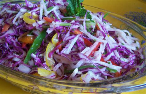 Mango Jicama Slaw with Onions Cabbage and Cilantro (111851.0) - calories, carbs, nutrition