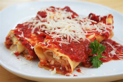 Manicotti, With Sauce - calories, carbs, nutrition