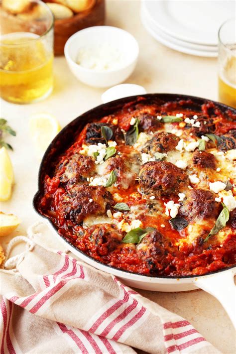 Meatballs served in a spicy Tomato Salsa and served with Arroz Verde Rice. 100% Irish Beef - calories, carbs, nutrition