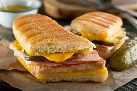 Media Noche Panini Sandwich - calories, carbs, nutrition