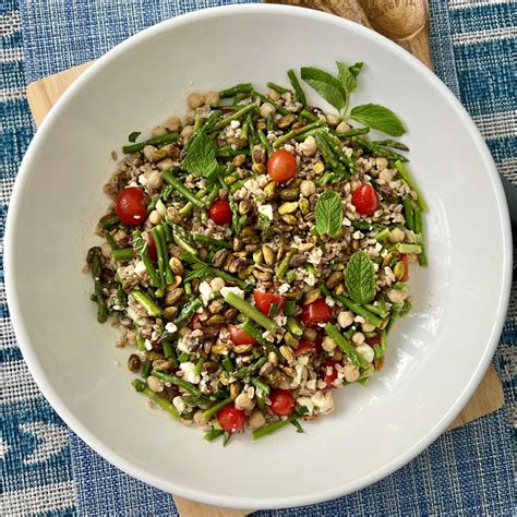 Mediterranean Farro Salad - calories, carbs, nutrition