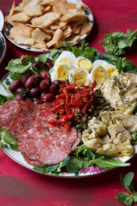 Mediterranean Platter Salad - calories, carbs, nutrition