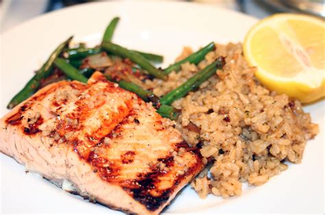 Mediterranean Salmon and Wild Rice Pilaf - calories, carbs, nutrition