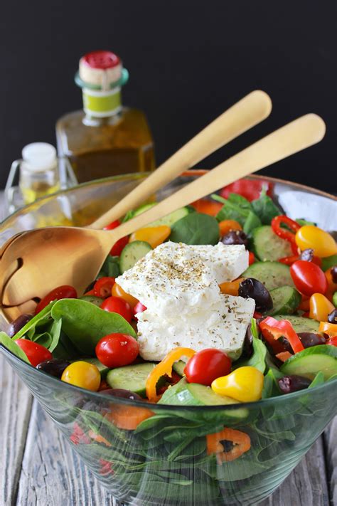 Mediterranean Spinach Salad - calories, carbs, nutrition