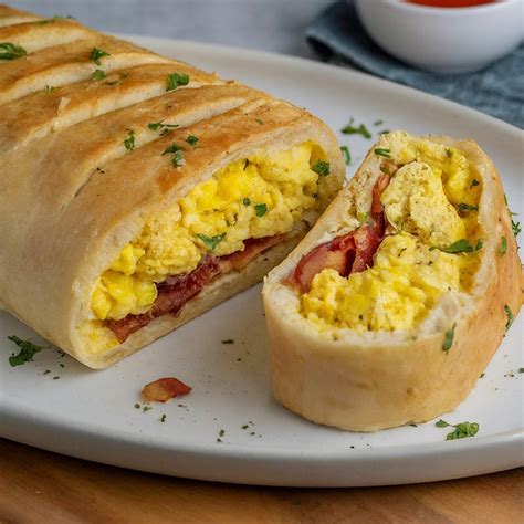 Mini Bacon and Egg Breakfast Stromboli - calories, carbs, nutrition