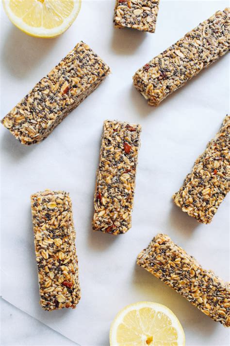 Mini Lemon Berry Chia Granola - calories, carbs, nutrition