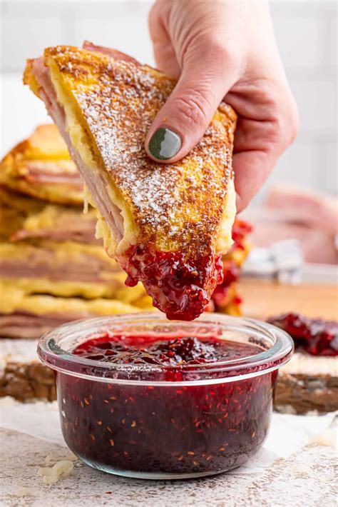 Monte Cristo Sand w/Rasp Sauce - calories, carbs, nutrition