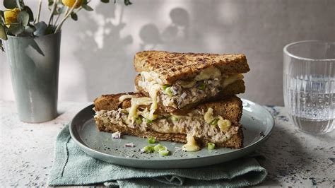 Mozzarella Cheese & Tuna Toastie - calories, carbs, nutrition