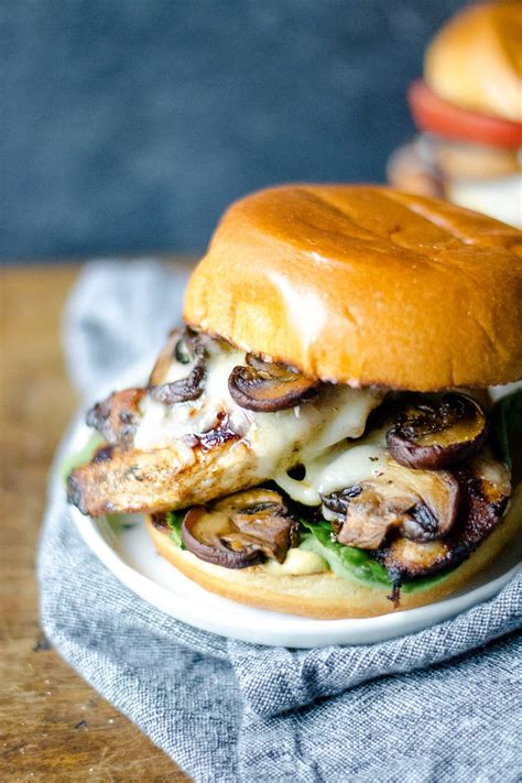 Mushroom and Swiss Grilled Chicken Breast Sandwich - calories, carbs, nutrition