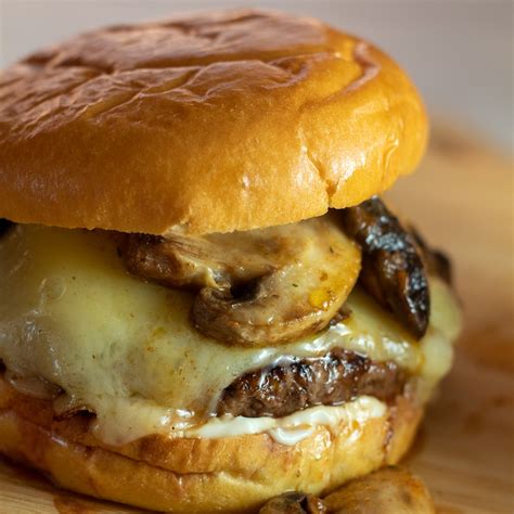 Mushroom Swiss Cheese Burger WW Bun (32409.21) - calories, carbs, nutrition