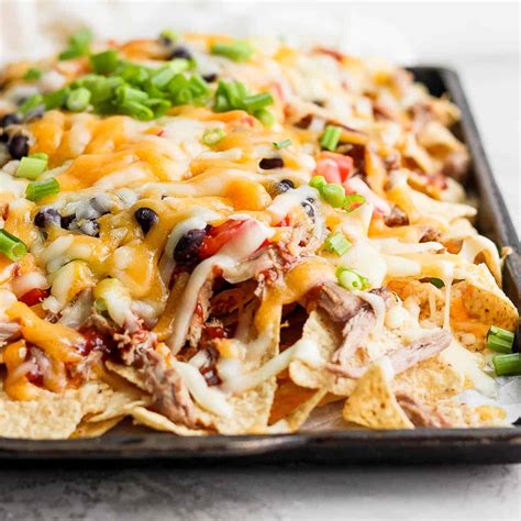 Nachos with Cheese Sauce and Pulled Pork - calories, carbs, nutrition