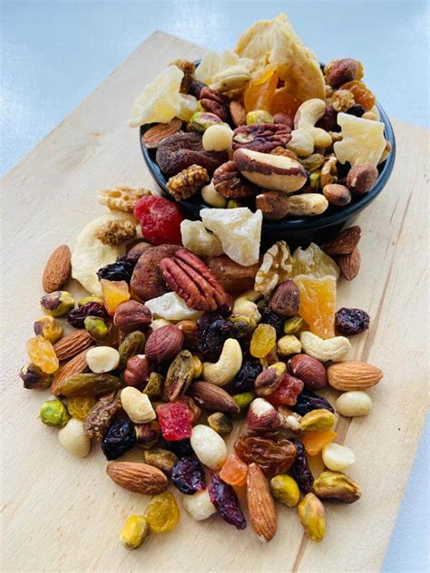 Nut and Fruit Mix - calories, carbs, nutrition