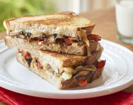 OBC Sand Portobello Grilled Cheese & Sauce - calories, carbs, nutrition