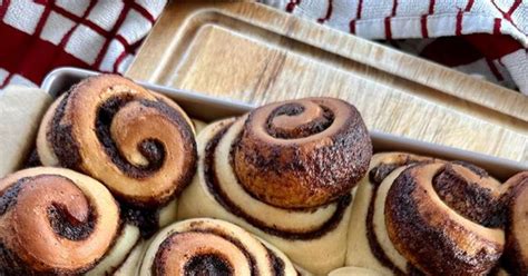 Orange Zest Cinnamon Rolls - calories, carbs, nutrition