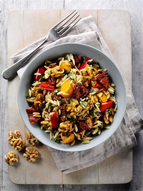 Orzo, Sundried Tomatoes & Walnut Salad - calories, carbs, nutrition