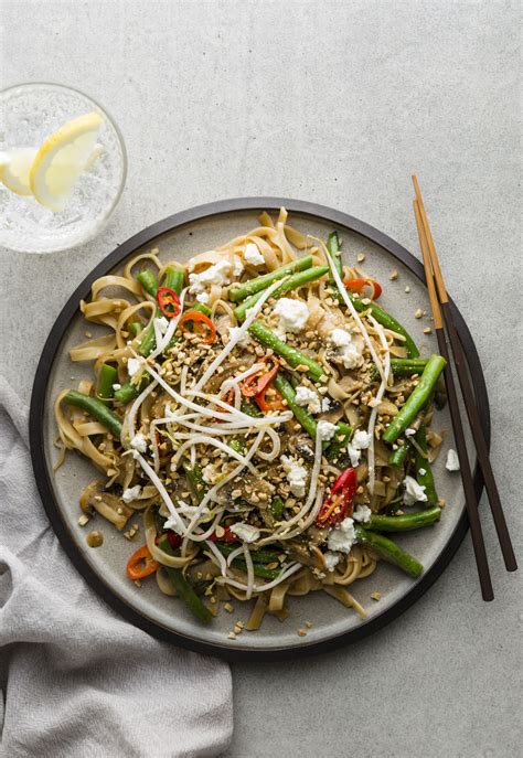 Pad Thai Lemongrass Shrimp and Peanuts - calories, carbs, nutrition