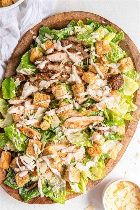Pandinis Salad Entree Bistro Caesar Salad with Pesto Chicken - calories, carbs, nutrition