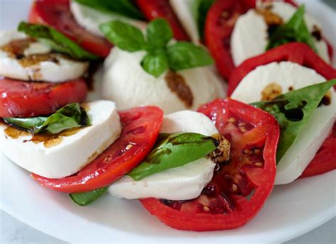 Pandinis Sand Bistro Mozzarella Basil &Tomato - calories, carbs, nutrition