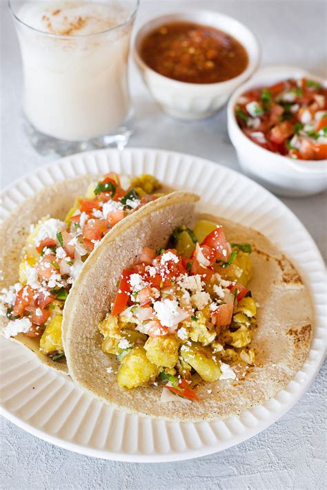 Papas Y Huevos Breakfast Tacos - calories, carbs, nutrition