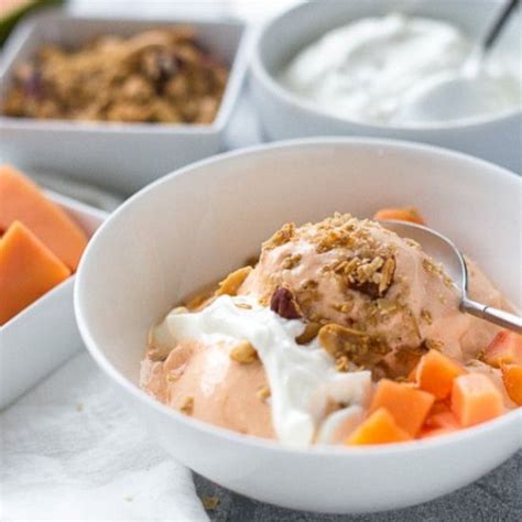 Papaya Frozen Yogurt Smoothie - calories, carbs, nutrition