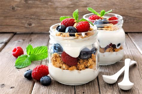 Parfait with Granola - calories, carbs, nutrition