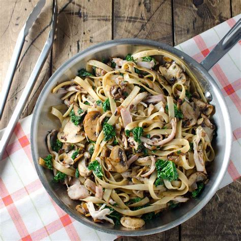 Pasta Fettuccine Chicken Kale & Cream Sauce 10 oz - calories, carbs, nutrition