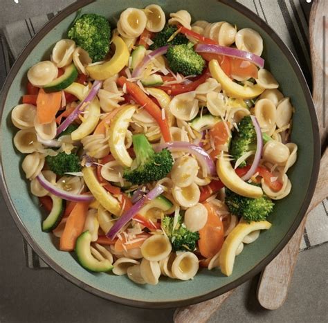 Pasta Primavera in a Savory Garlic Broth - calories, carbs, nutrition