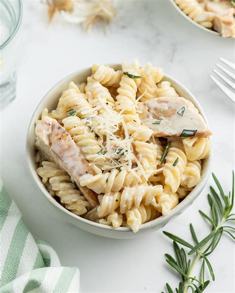 Pasta Rotini Baked Chicken & Bechamel Sauce SLC=3x4 - calories, carbs, nutrition