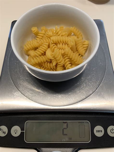 Pasta Rotini Cooked Basic Method 4 oz - calories, carbs, nutrition