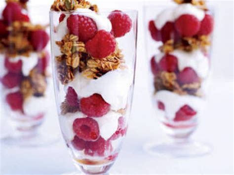 Peach and Raspberry Yogurt Parfait - calories, carbs, nutrition