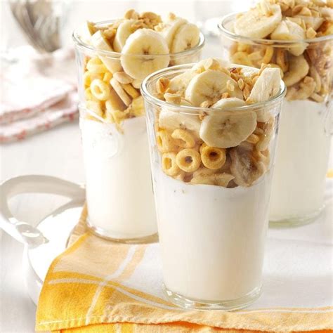 Peanut Butter and Banana Yogurt Parfait - calories, carbs, nutrition