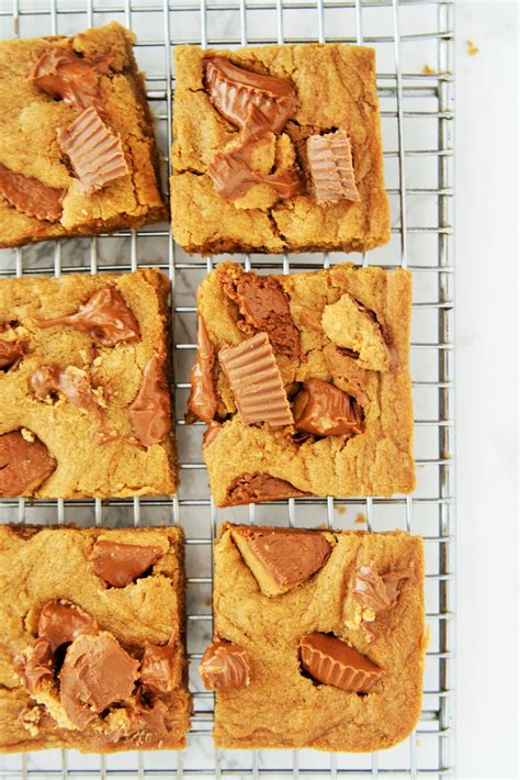 Peanut Butter Cup Blondies - calories, carbs, nutrition