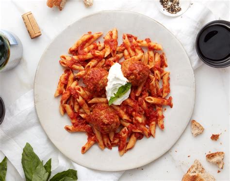Penne Pasta & Wheat Freekeh Meatballs - calories, carbs, nutrition