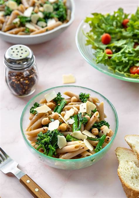 Penne Pommorola with Broccoli Rabe and Provolone - calories, carbs, nutrition