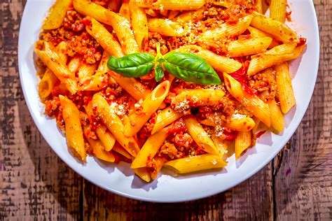 Penne w/ Bolognese Sauce - calories, carbs, nutrition