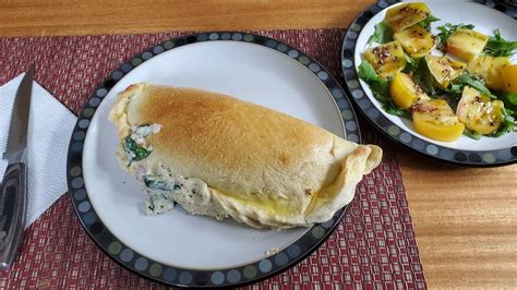 Pepper & Spinach Calzone - calories, carbs, nutrition