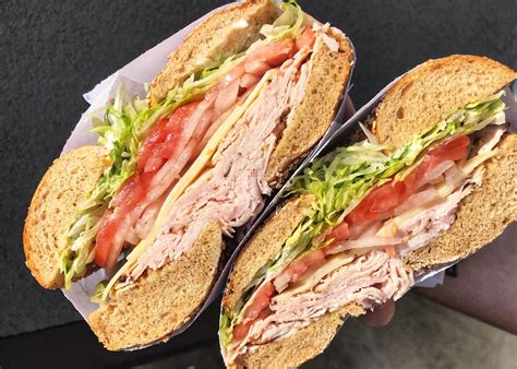 Peppered Turkey Sandwich w/Honey Dijon - calories, carbs, nutrition