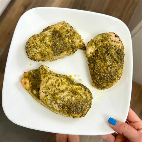 Pesto-Chicken Italiano - calories, carbs, nutrition