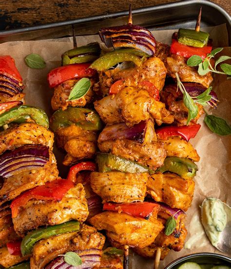 Piri Piri Chicken Skewer in a Wholemeal Pitta with Green Salad - calories, carbs, nutrition