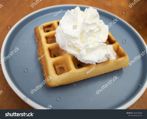 Plain Waffle - calories, carbs, nutrition