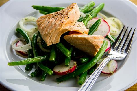 Poached Salmon w/Field Greens Jazz Salad - calories, carbs, nutrition