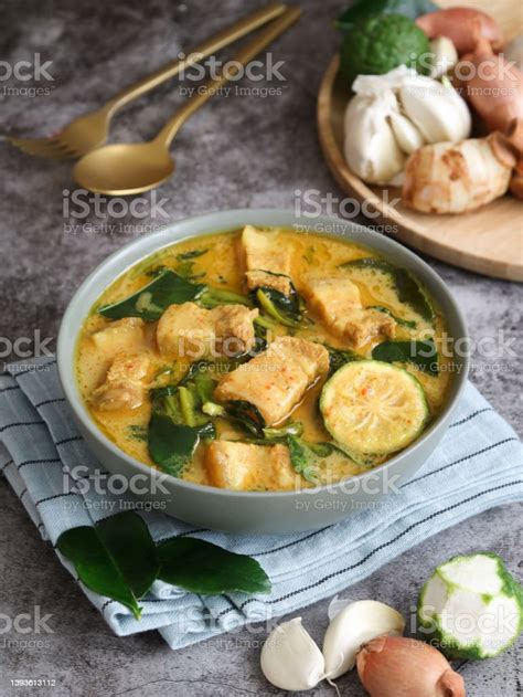 Pork Belly Gaeng Tay Po - calories, carbs, nutrition