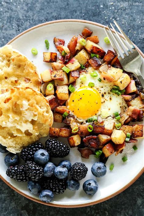 Potato, Bacon, Pepper, Egg Skillet - calories, carbs, nutrition