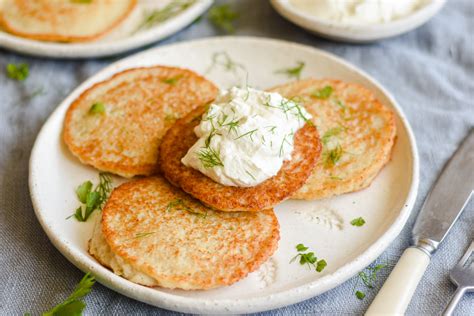 Potato Pancakes with Sour Cream - calories, carbs, nutrition