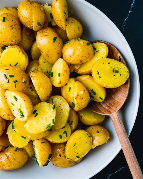 Potatoes, boiled, cooked in skin, skin, with salt - calories, carbs, nutrition